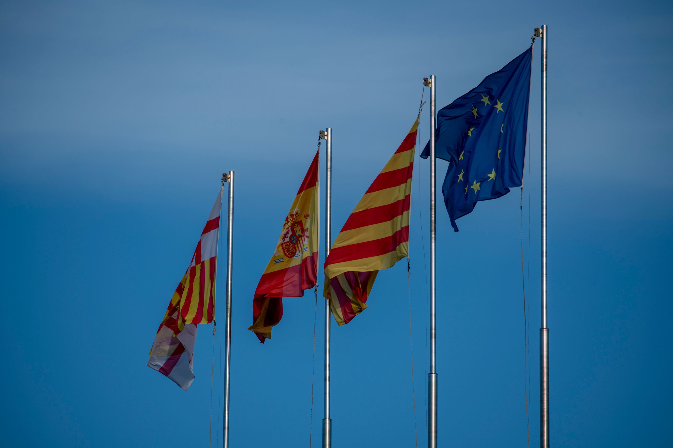 Espanja kieltää chatbot-pohjaisen tuen, asettaa 3 minuutin vastaussäännön